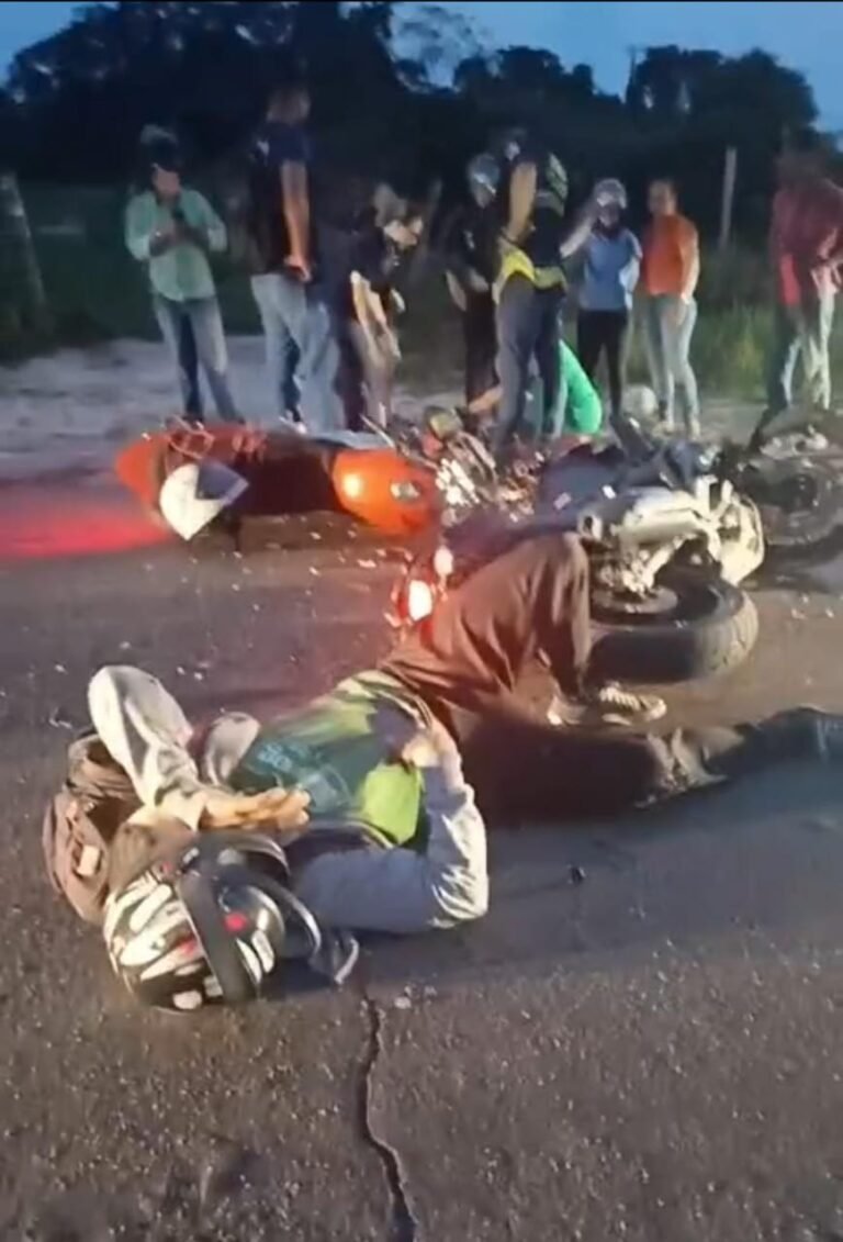 Mototaxista fica gravemente ferido em colisão entre motos na estrada entre Guajará e Cruzeiro do Sul
