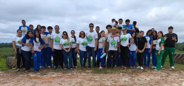 Escola Craveiro Costa realiza ação de limpeza e arborização com apoio de parceiros em Cruzeiro do Sul