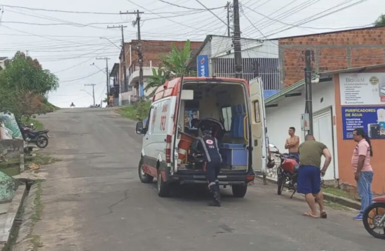 Mulher fica ferida após colidir com cachorro em Cruzeiro do Sul