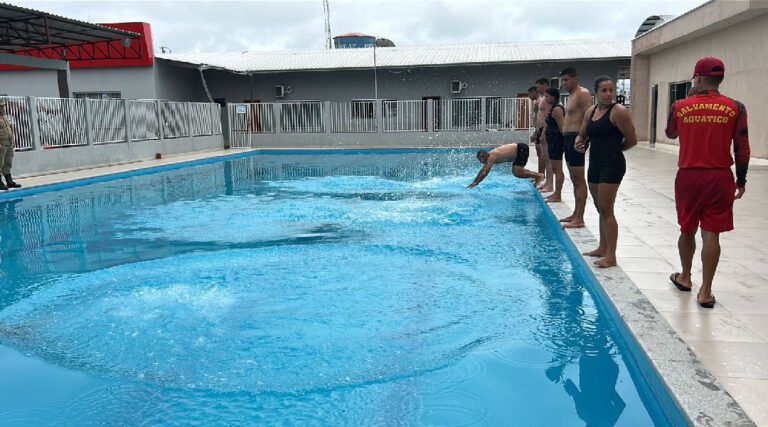 Corpo de Bombeiros realiza curso de formação e reciclagem para guarda-vidas em Cruzeiro do Sul