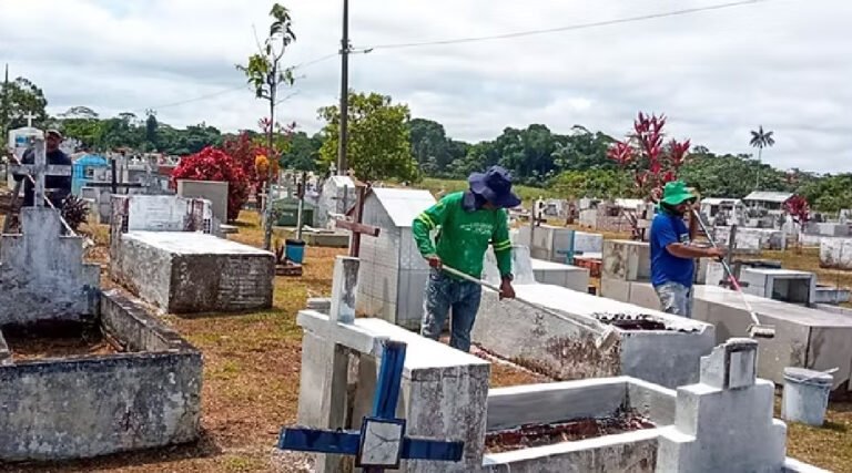 Cemitérios de Cruzeiro do Sul passam por limpeza e revitalização antes do Dia de Finados