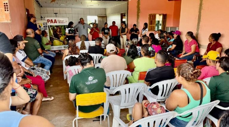 Petecão participa de entrega de R$ 710 mil a cooperativa de mulheres rurais em Bujari