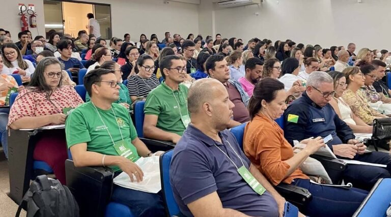 Servidores públicos participam de capacitação sobre Direito Administrativo e Previdenciário em Cruzeiro do Sul