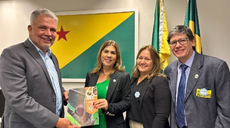 Petecão destina R$ 1,8 milhão e Ufac assina ordem de serviço para quadra no campus Floresta