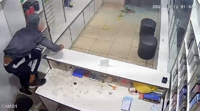 Loja no centro de Cruzeiro do Sul é alvo de furto menos de um mês após ter sido roubada