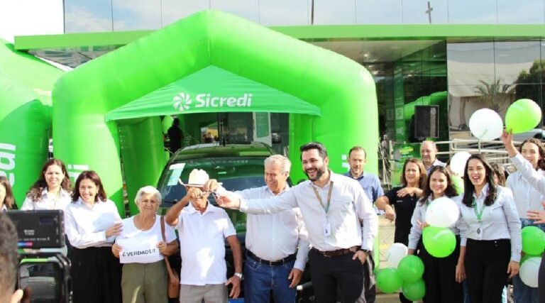 Sicredi Biomas celebra o encerramento da campanha Capital Premiado 2025 com entrega do prêmio final: uma RAM Rampage 0KM