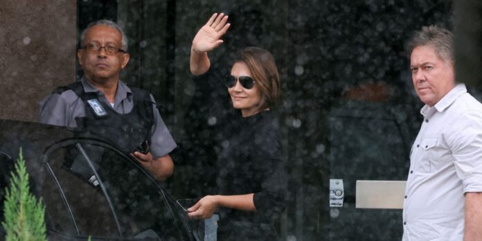 bolsonaro-recebe-a-ex-primeira-dama-michelle-na-pf