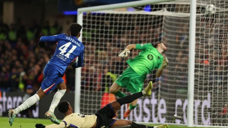 com-golaco-de-estevao-e-tres-anulados,-chelsea-vence-o-barcelona-de-yamal-na-champions-league