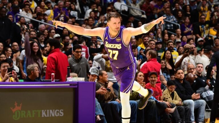 doncic-da-show-no-primeiro-tempo,-lakers-vencem-os-clippers-e-se-classificam-na-nba-cup