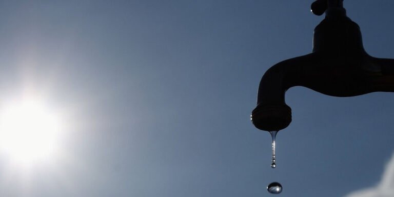 Acre desperdiça água suficiente para encher 54 piscinas olímpicas por dia, aponta estudo