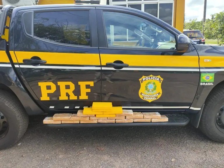 PRF apreende drogas, arma e cumpre mandado de prisão em ações no Acre