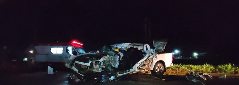 Empresário fica gravemente ferido após colisão entre caminhonete e carreta na BR-364