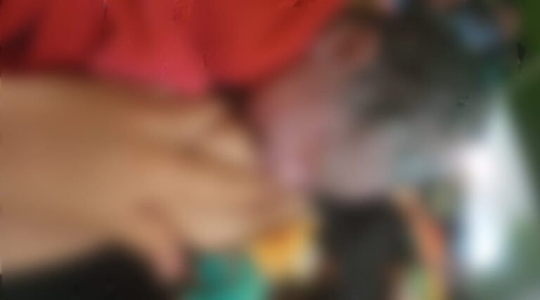 Mulher dá à luz em casa após ser liberada da maternidade em Cruzeiro do Sul; família denuncia demora e negligência no atendimento