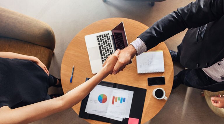 Fim de ano aquece o comércio e gera novas oportunidades de trabalho em Cruzeiro do Sul