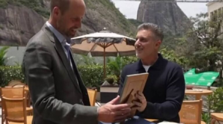 Porta-retrato de marchetaria produzido  pelo cruzeirense Maqueson Pereira com foto da Princesa Diana é entregue ao Príncipe  William