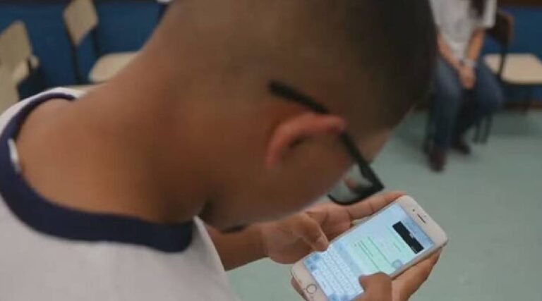 Acre publica resolução que proíbe celulares em escolas públicas e privadas