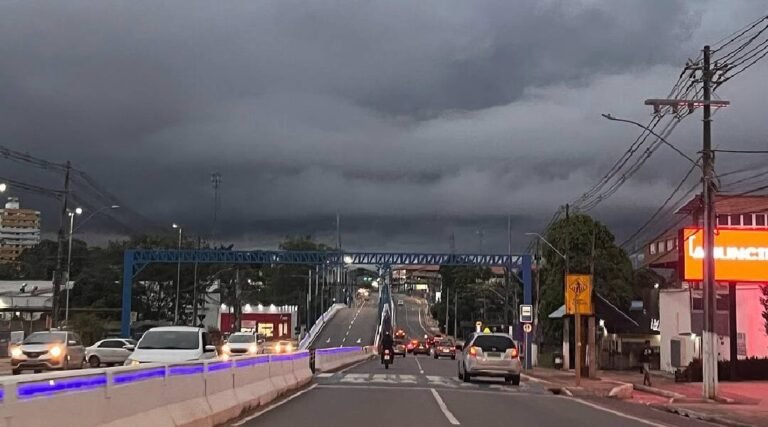 Acre entra em alerta para chuvas intensas e ventos de até 60 km/h