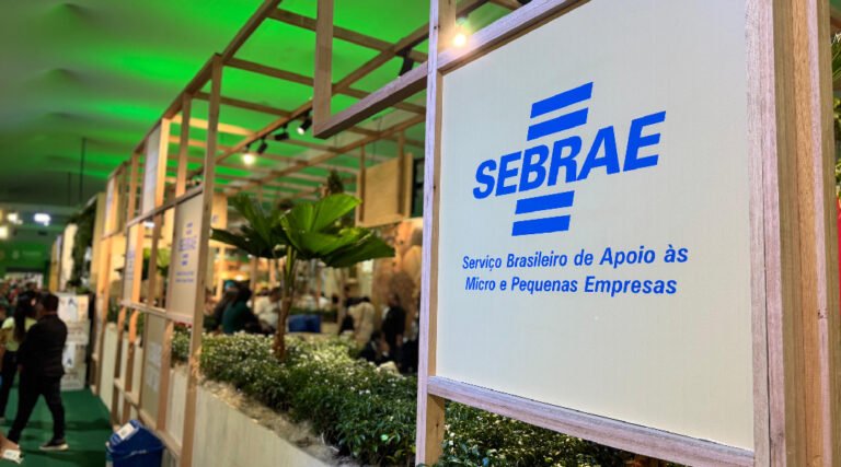 De seringueiro a referência em designer, “Doutor da Borracha” leva moda de látex à COP30