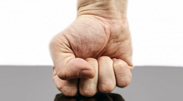 Homem agride o próprio pai ao impedir resgate de criança e é liberado menos de 24 horas após prisão em Cruzeiro do Sul