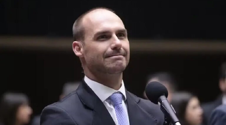 STF conclui julgamento e torna Eduardo Bolsonaro réu por coação