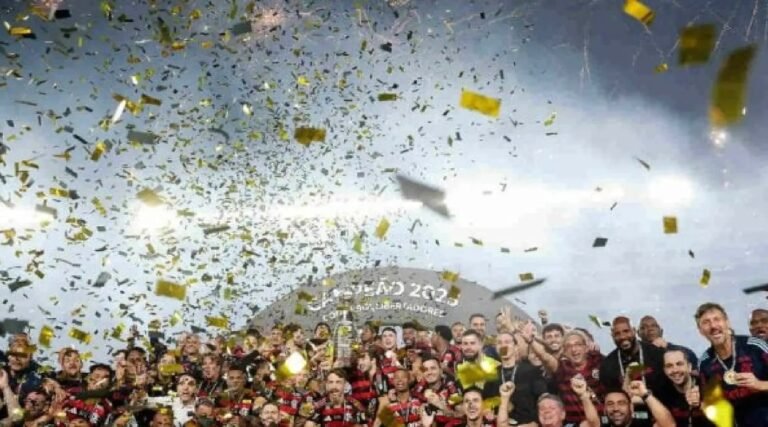 Flamengo desembarca no Rio de Janeiro após conquistar tetra da Libertadores