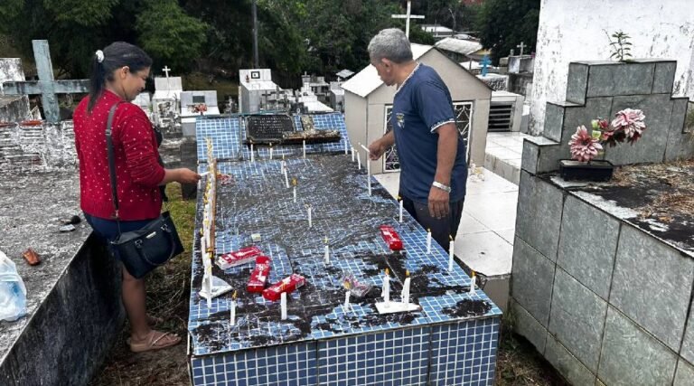Cruzeirenses se reúnem nos cemitérios para homenagear entes queridos no Dia de Finados