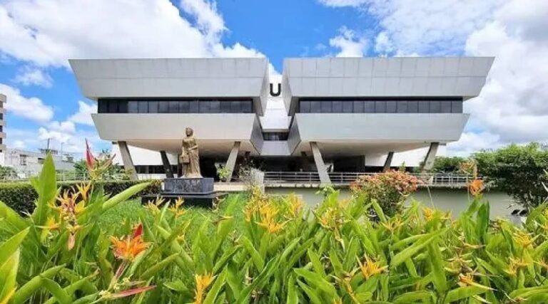 Justiça do Acre dobra indenização de consumidora negativada indevidamente por operadora