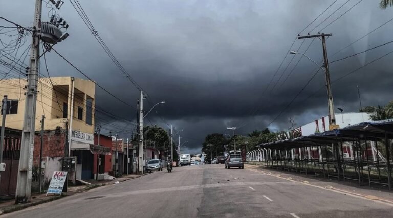 Acre entra em alerta para temporais e ventos de até 60 km/h emitido pelo Inmet