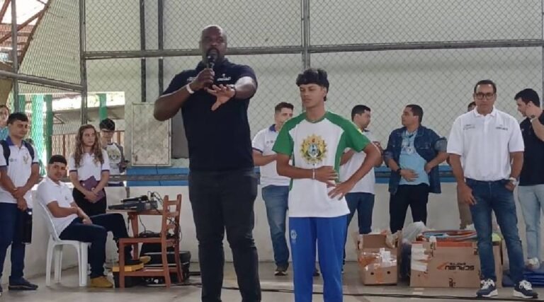 Projeto DNA do Brasil leva atleta olímpico à Escola Craveiro Costa e incentiva estudantes do Acre