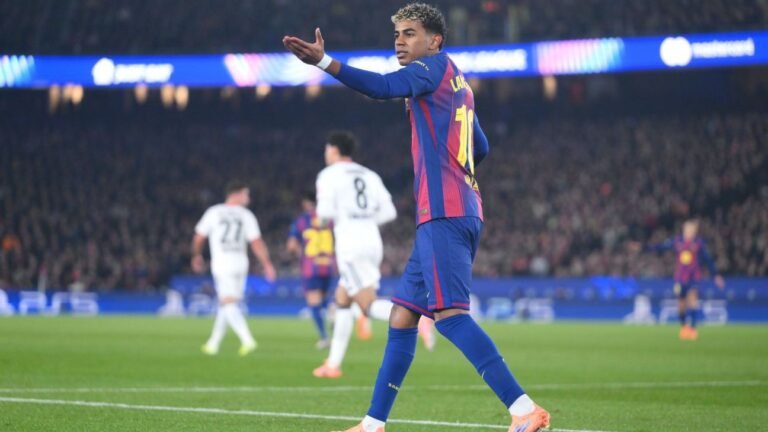 lamine-yamal-fica-irritado-com-substituicao-na-champions,-e-tecnico-do-barcelona-reage:
