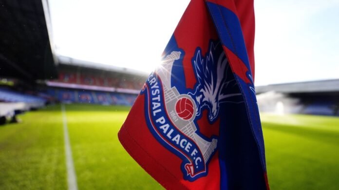 o-trio-de-milhoes-que-pode-ajudar-time-ingles-a-fechar-contas-no-azul-e-o-que-assistir-no-disney+