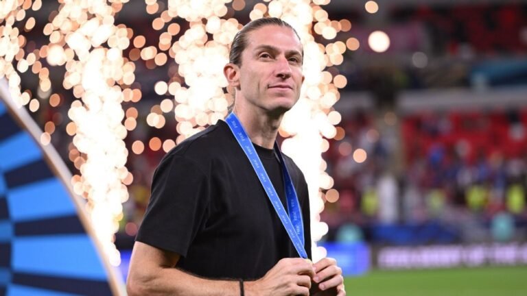 zico-torce-por-renovacao-de-filipe-luis-com-flamengo-e-revela-conversa-com-tecnico: