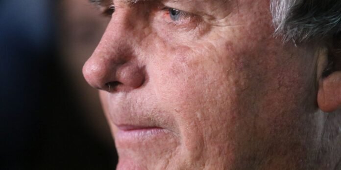 com-crise-persistente-de-solucos,-bolsonaro-faz-nova-cirurgia com-crise-persistente-de-solucos,-bolsonaro-faz-nova-cirurgia