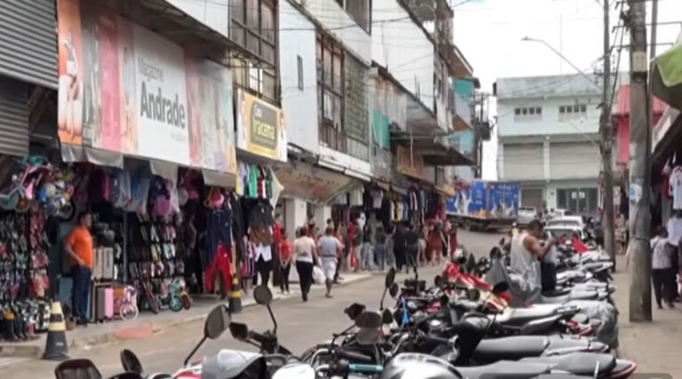 A uma semana do Natal, comércio de Cruzeiro do Sul registra vendas abaixo do esperado em alguns setores