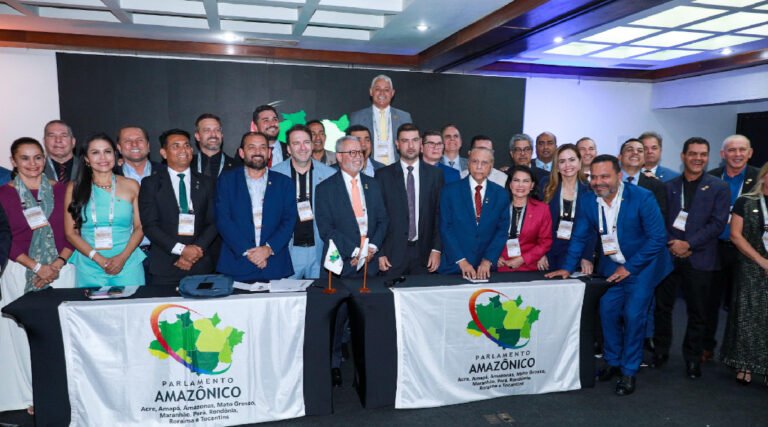 Nicolau Júnior participa da eleição do Parlamento Amazônico durante Conferência da Unale, em Bento Gonçalves