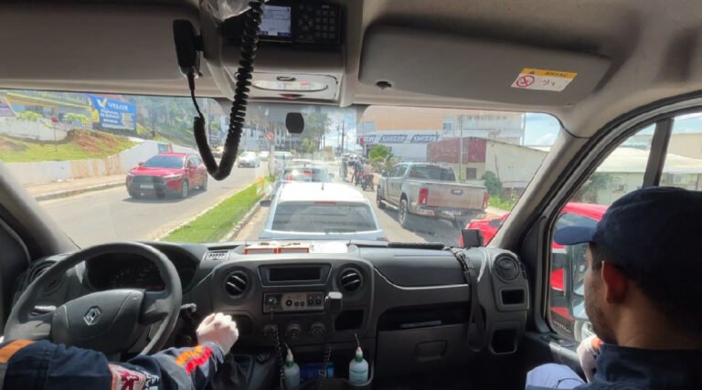 Falta de passagem no trânsito compromete tempo de resposta de atendimento do SAMU