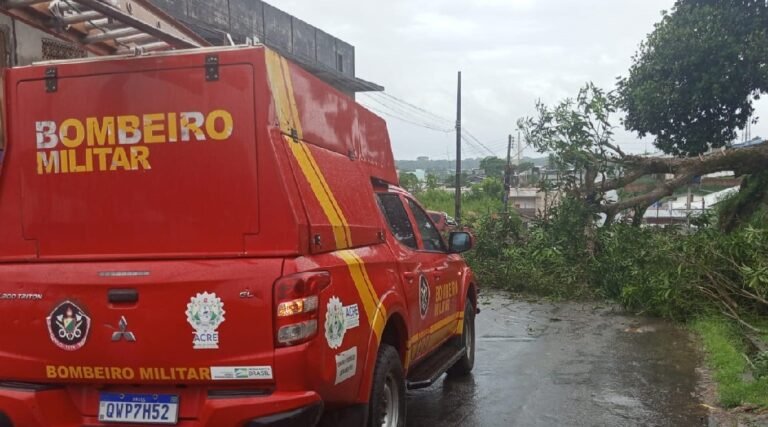 Corpo de Bombeiros emite alerta para risco elevado de deslizamentos e quedas de árvores em Cruzeiro do Sul