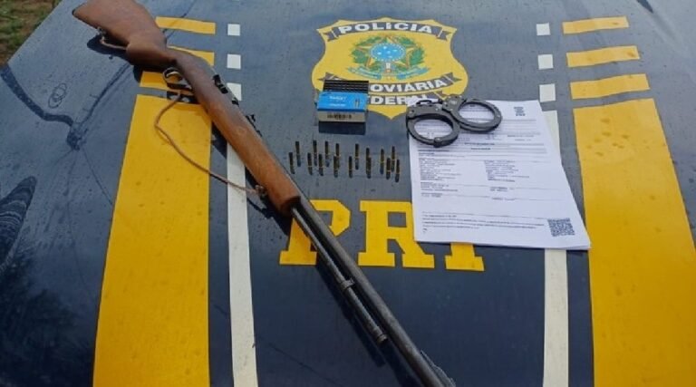 PRF apreende rifle e munições durante fiscalização na BR-364, em Cruzeiro do Sul