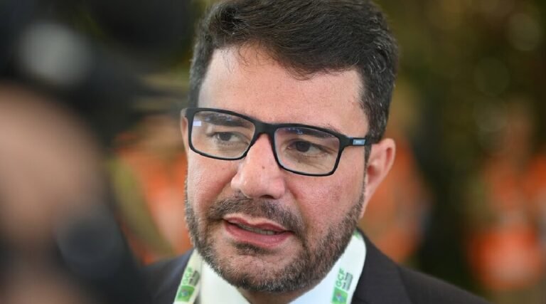 Deputados aprovam contas de Gladson referentes a 2021 e 2022 após parecer do TCE