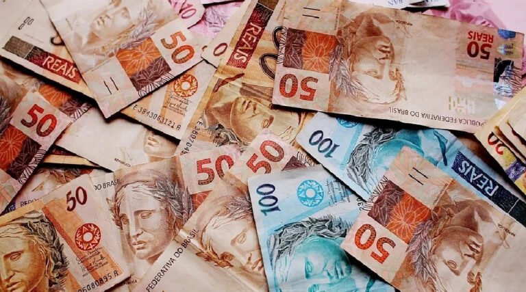 Tem duas fontes de renda? Receita Federal orienta como calcular a isenção do Imposto de Renda em 2026