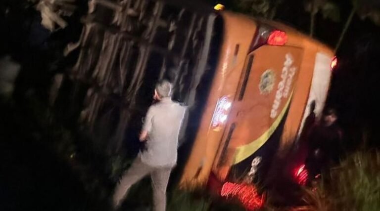 Empresa de ônibus lamenta acidente e alerta para a falta de sinalização em área de erosão na BR-364