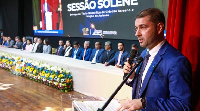 Presidente Nicolau Júnior abre sessão solene e entrega Título de Cidadã Benemérita à vice-governadora Mailza Assis