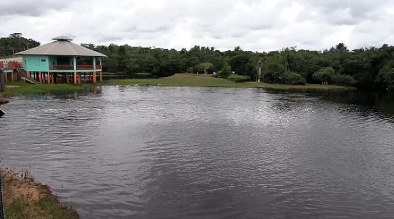 Presença de guarda-vidas reforça segurança no Igarapé Preto durante período de cheia
