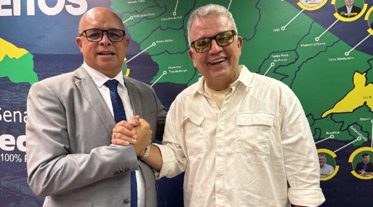 Petecão confirma pagamento de R$ 573 mil para construção de quadra de grama sintética em Mâncio Lima