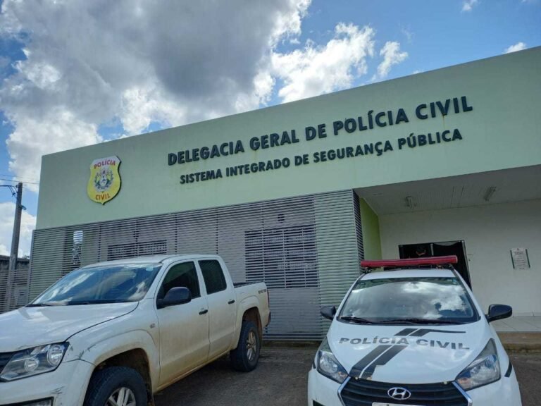 Preso finge mal-estar, engana policiais e foge pela porta da delegacia no interior do Acre