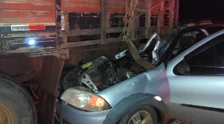 Sargento do Bope morre após carro colidir com traseira de caminhão na BR-317