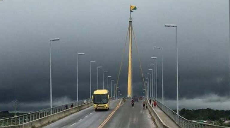 Acre entra em alerta duplo para chuvas intensas, com ventos de até 100 km/h