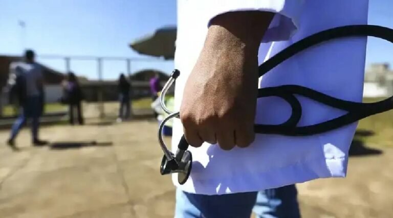 “OAB da medicina”: Senado aprova criação de exame para recém-formados