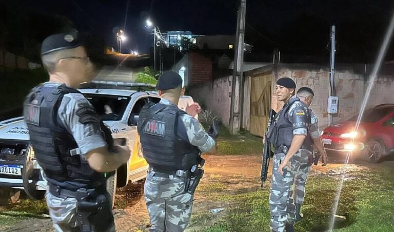 Perseguição em Cruzeiro do Sul termina com fuga a pé e apreensão de arma caseira e moto
