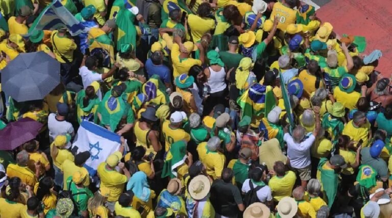 Datafolha: 14% de bolsonaristas se dizem esquerda e 34% petistas, direita